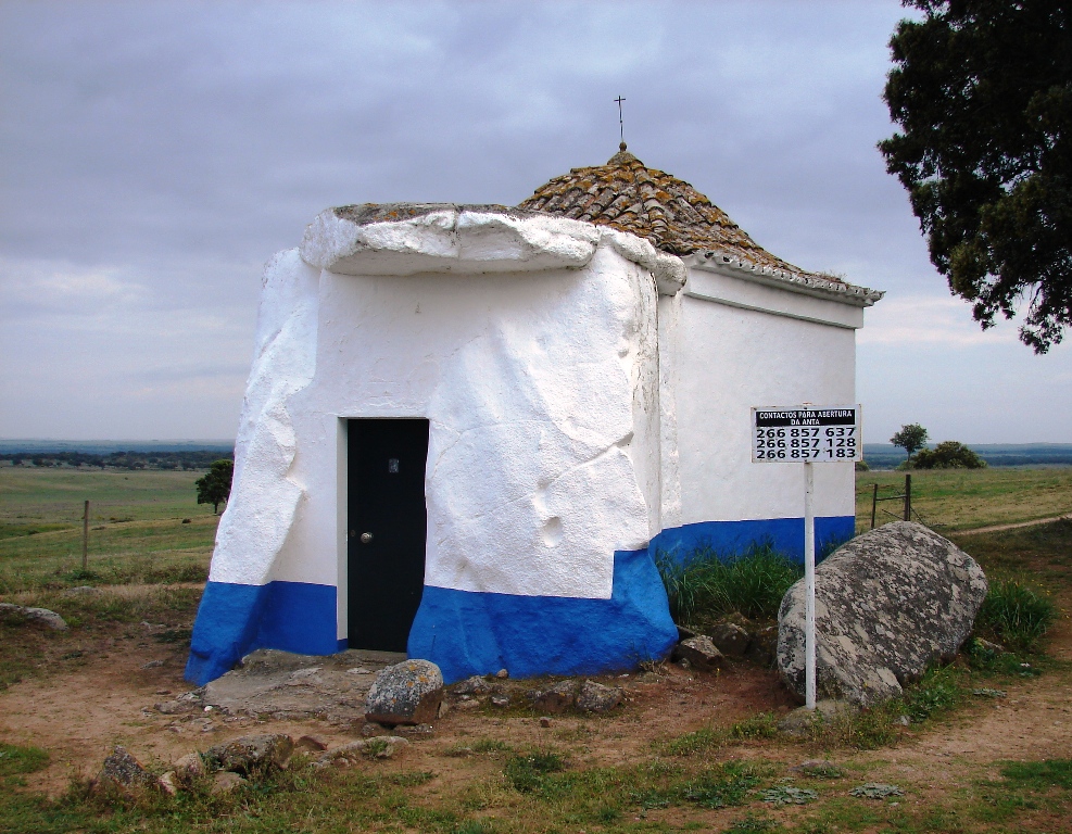 anta-capela-de-sao-brissos-ou-senhora-do-livramento.jpg