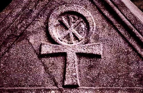 coptic-cross-on-the-porphyry-sarcophagus-traditionally-associated-with-constantine-the-great-in-the-atrium-of-hagia-eirene-church